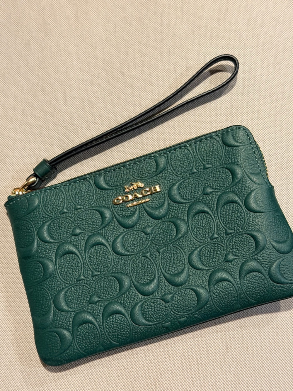 Coach Corner Zip Wristlet in Signature Debossed Leather - Amazon Green/Gold